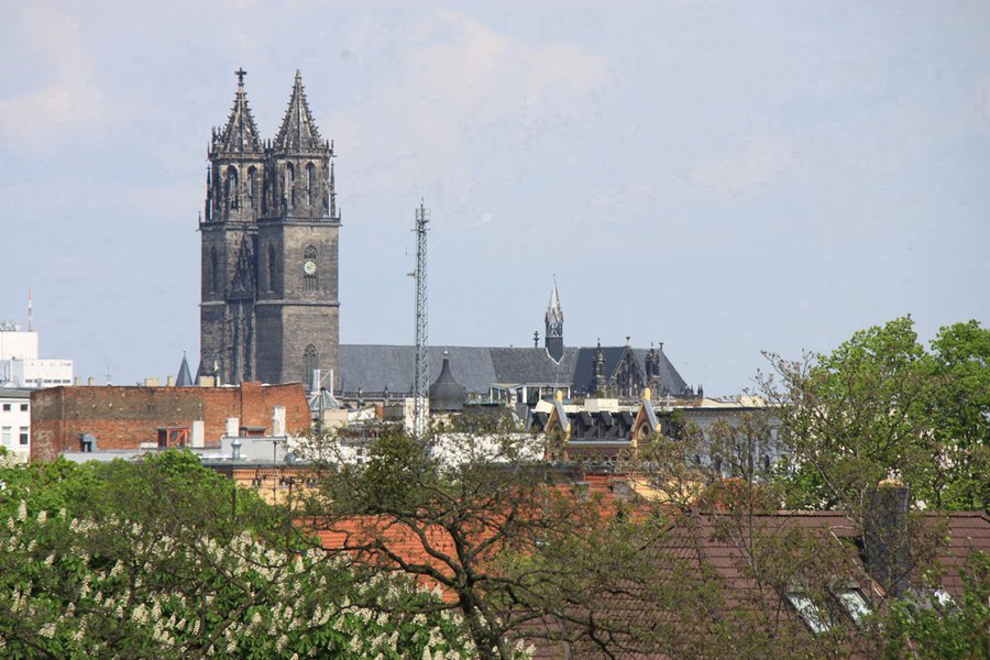 Joie anticipée : la vue de notre bureau sur la cathédrale de Magdebourg Joie anticipée : la vue de notre bureau sur la cathédrale de Magdebourg